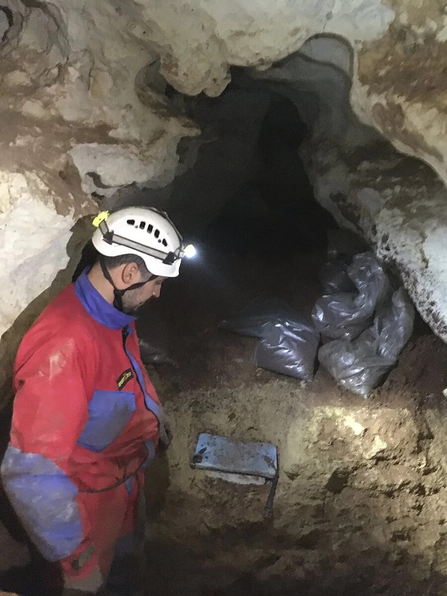 Помимо костей носорога нашли рог крупной антилопы. Фото: пресс-служба КФУ. 