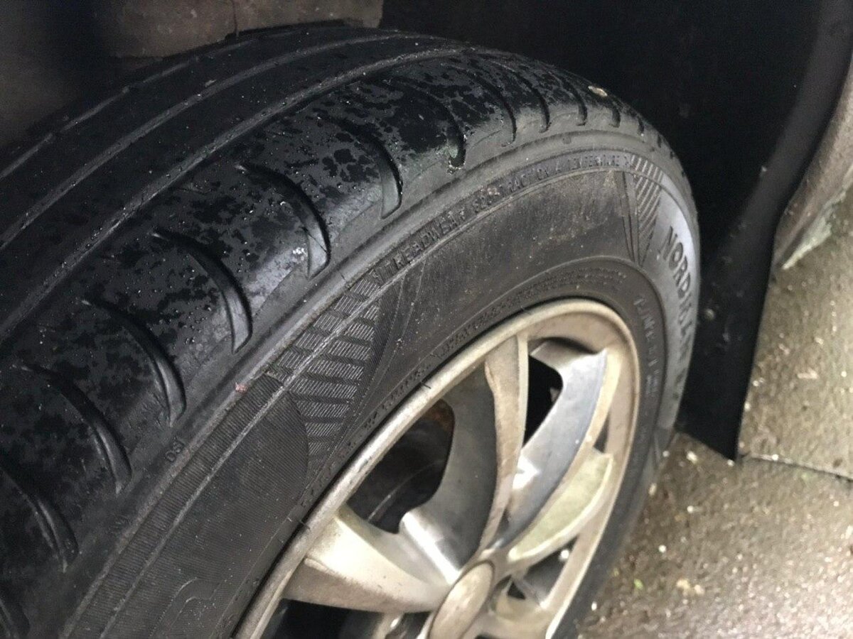 Шина автомобиля