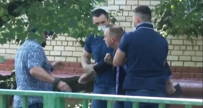 Задержание Ивана Сафронова. Фото из открытого источника в Яндексе.