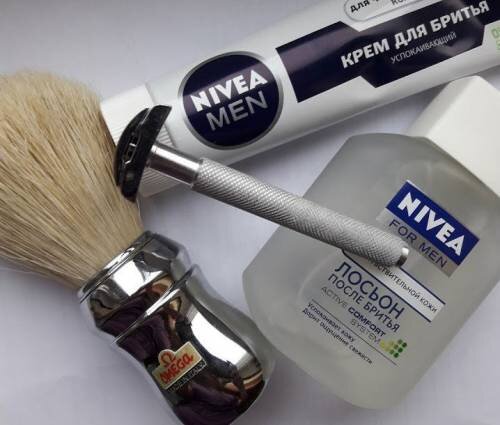 
Рекомендуется подбирать лосьон той же фирмы, что и гель или пенка для бритья. Таким образом, они гармонично дополнят друг друга, и ароматы не смешиваются