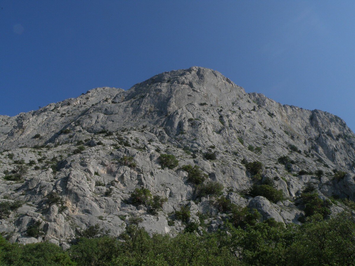 Скалистая вершина Курочка в Крыму