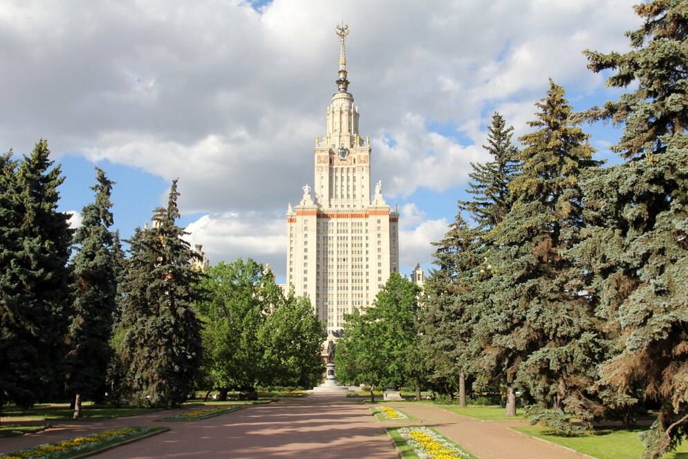 2. Главное здание МГУ.