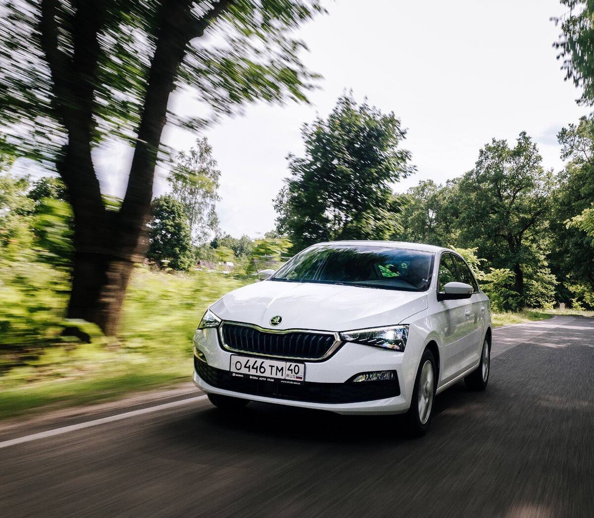 "А чтобы никто над ним не смеялся, папа выбрал не самое близкое озеро..." В рекламу нового Skoda Rapid явно просится эта строчка
