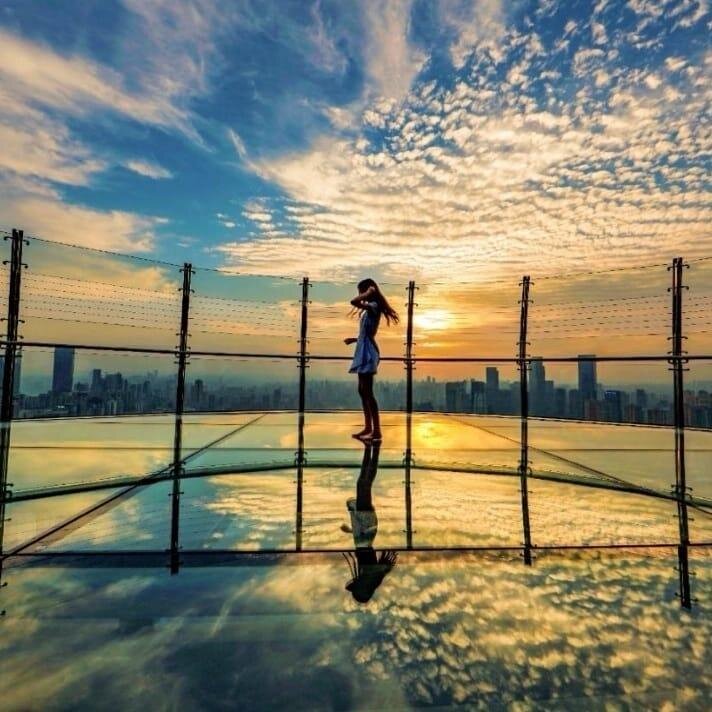 Прогулка в воздухе, под облаками)) Фото by CapitaLand https://www.instagram.com/p/CAuzFaoHk1Z/