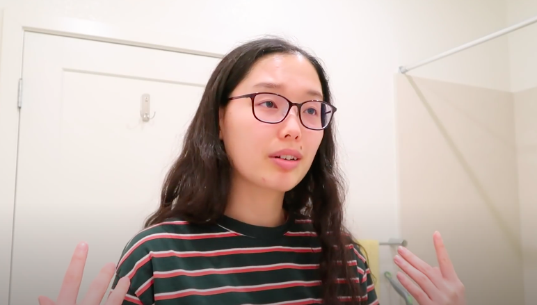 Кадр из видео "ABG (asian baby girl) transformation | turning myself into a ~baddie~ heheh" блогера oh no nina. Конечный результат перевоплощения Нины будет в конце статьи. 