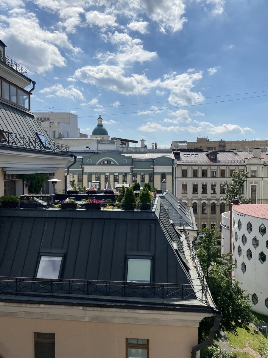 Дом Мельникова видно в нижнем правом углу