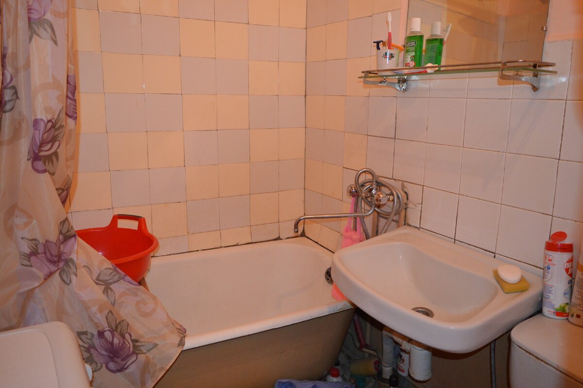 Платежеспособный  человек вряд ли заселится в такую квартиру