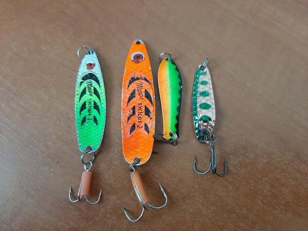 Удачные копии Mepps, которые я урвал по 50 рублей. И оригинальные Kuusamo Professor и Pontoon 21, которые уже значительно дороже. Блёсны работают одинаково успешно.