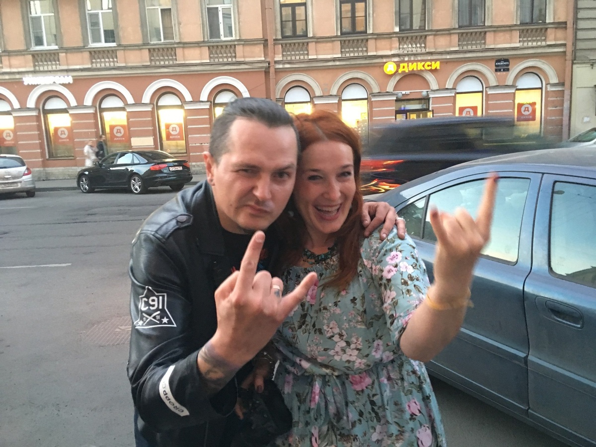 Вы не ошиблись, на фото я и  отгадайте кто? 