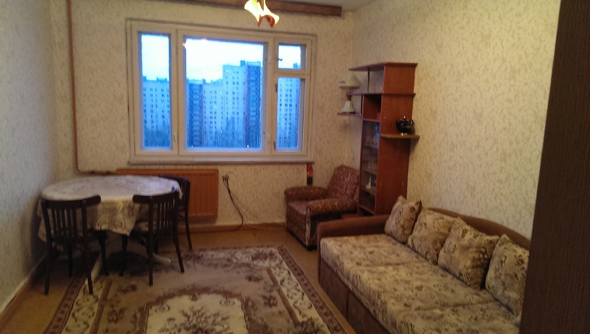 Жили скромно, но весело