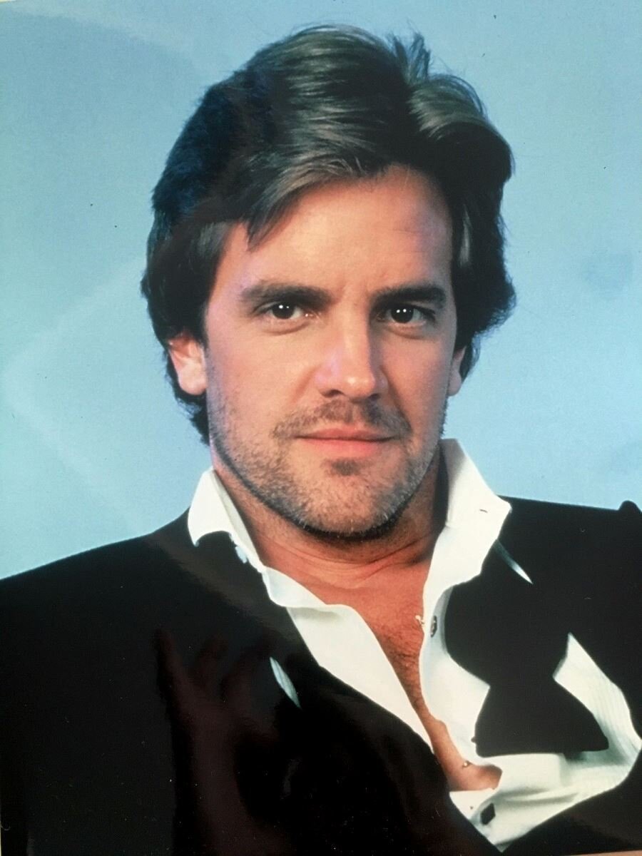  Манкий стриптиз от Мейсона Кепвелла....