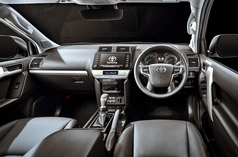 Салон Land Cruiser Prado c  9-дюймовым дисплеем