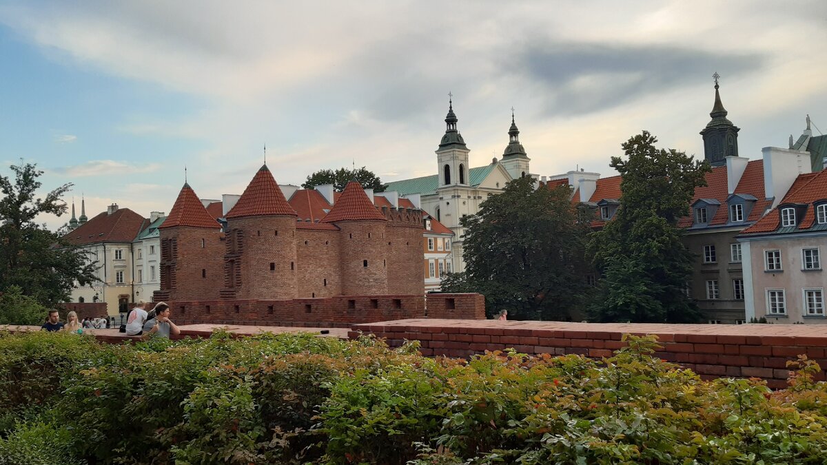 Барбакан в Варшаве