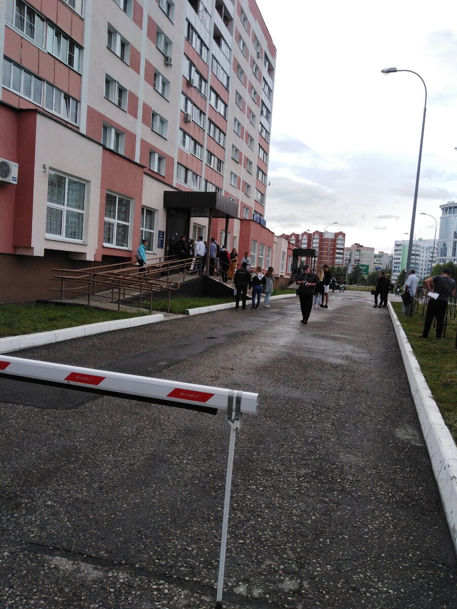 за полтора часа до открытия