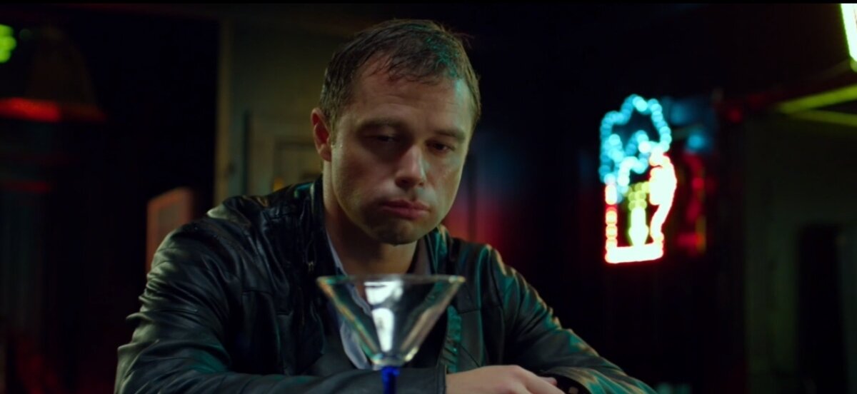 Кадр из фильма "Бармен"