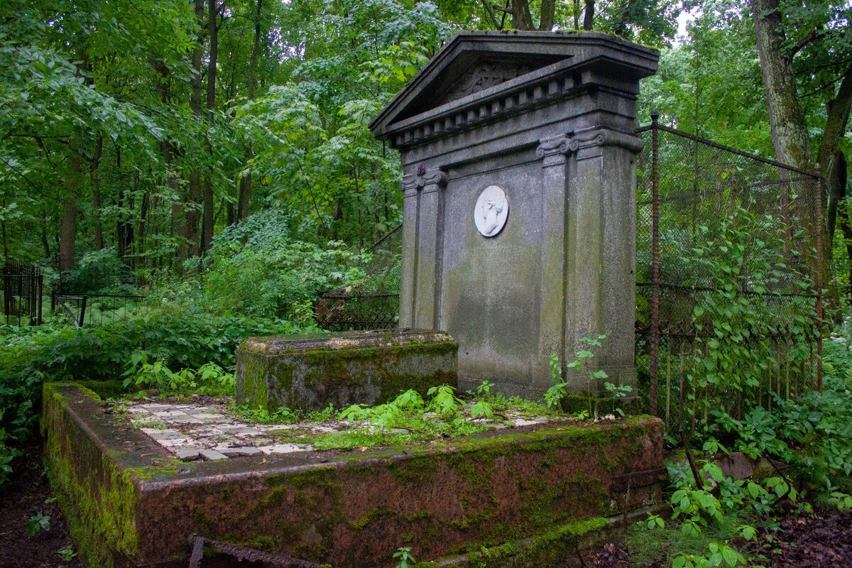 Надгробие Ольги Корсаковой. © фото: Дом Среди Лавров.