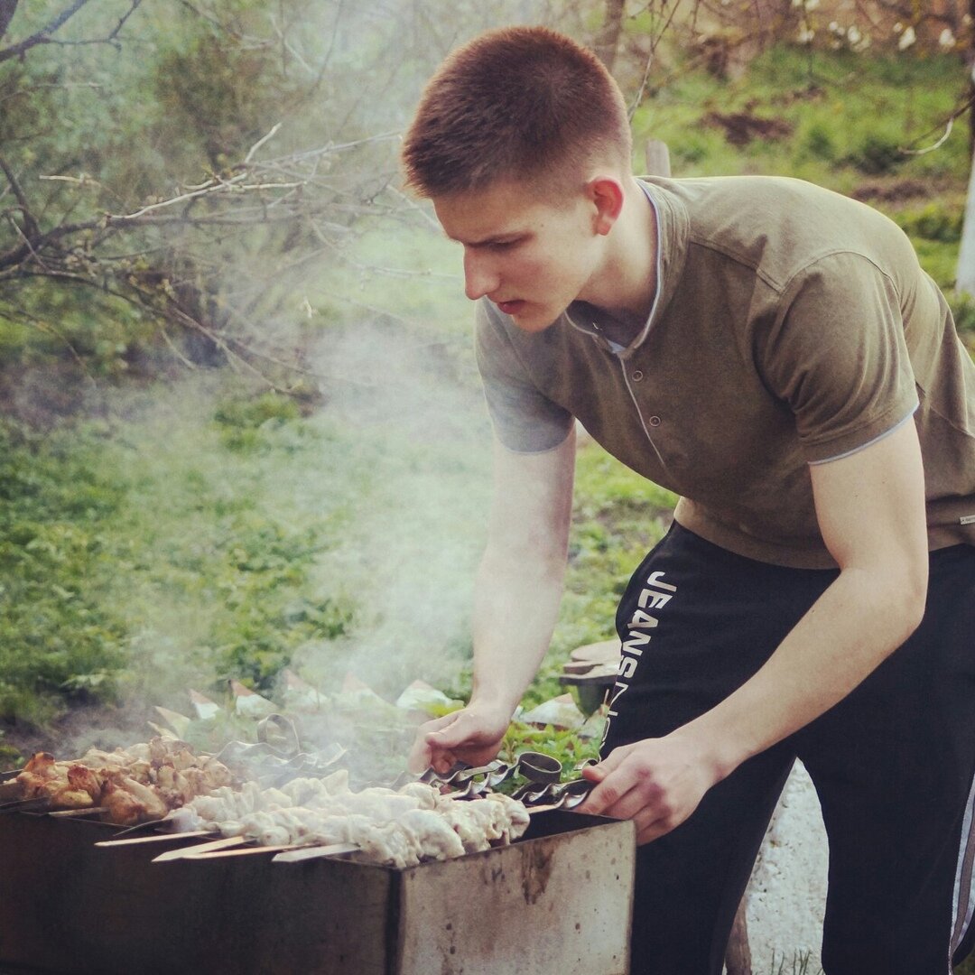 Я на отдыхе с друзьями в 10 классе. Физика меня мало волнует.