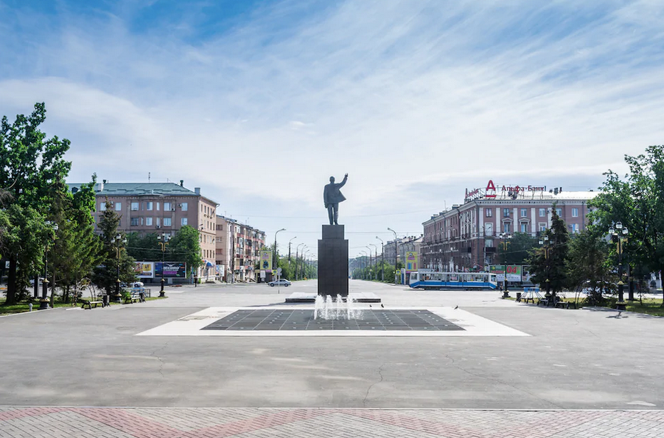 Комсомольская площадь Орск. Комсомольская площадь город Орск Оренбургская область. Площадь Победы Орск. Площадь Ленина Орск.