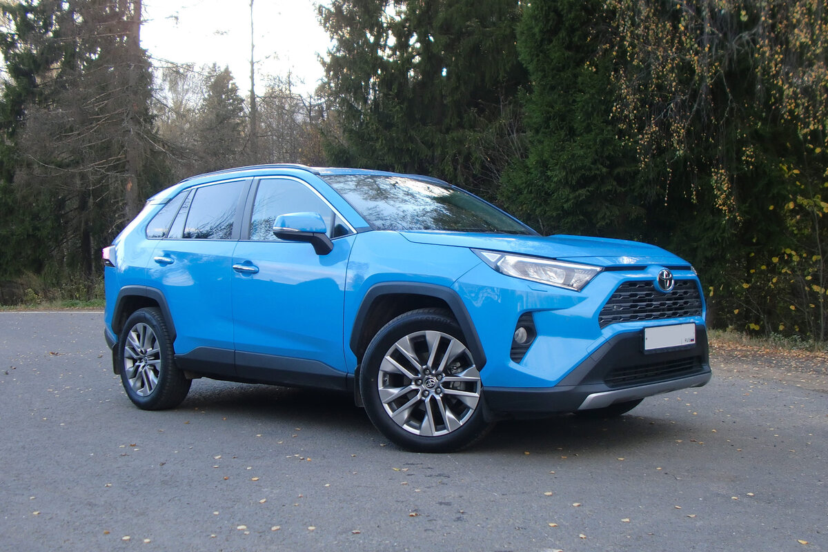 Toyota RAV4. Фото из арxива CarExpert.ru