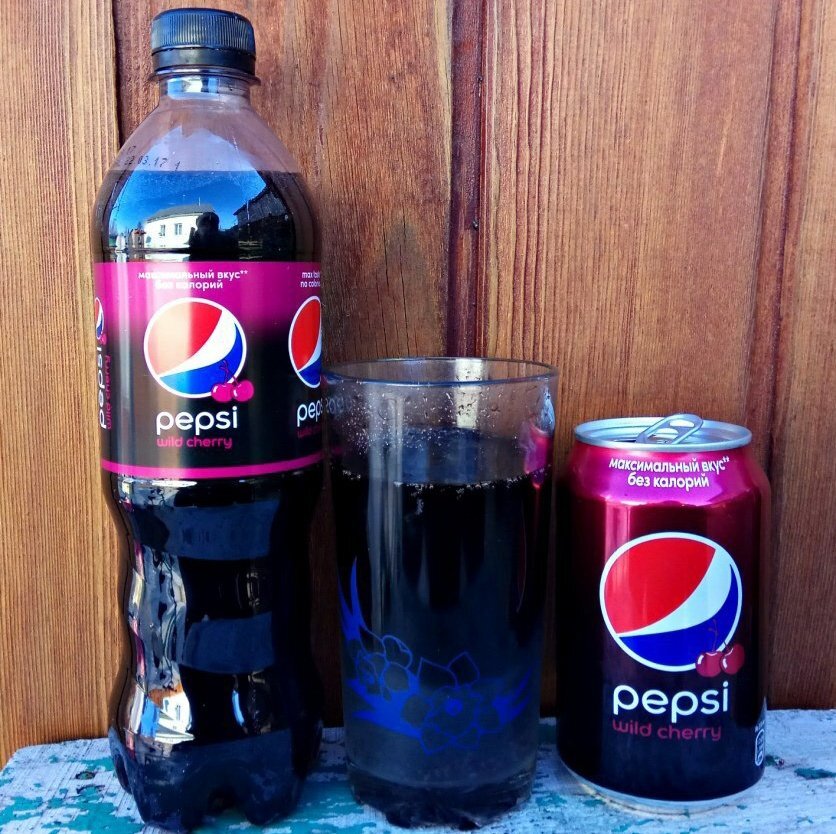 На газировках с подсластителями всегда красуется гордая подпись "без калорий" 
Источник фото: https://pbs.twimg.com/media/EPbWm5FWkAA3rz3.jpg