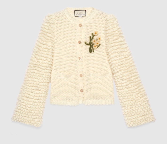 Мини-кардиган Gucci из мохера с вышивкой, 302 280 рублей (или 23 МРОТ в России) 