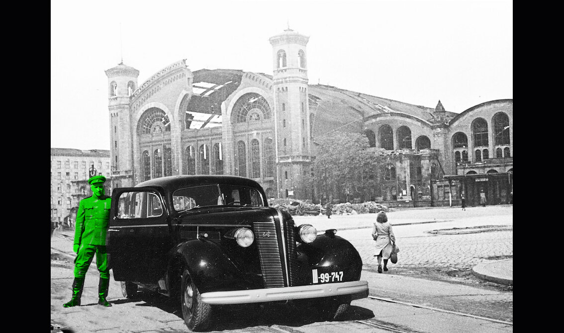 Штеттинский вокзал и американский Buick 1937 модельного года. Фотография носит чисто иллюстративный характер для статьи (источник https://www.vokrugsveta.ru)