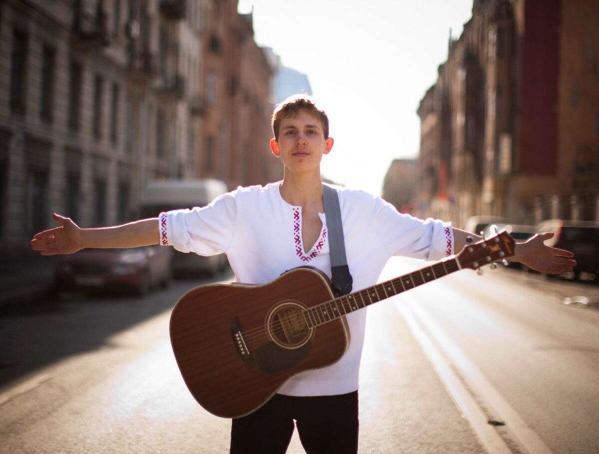 Человек победивший судьбу. Человек над пропастью. Контроль над своими эмоциями. Сенека дэвис. Вершина горы.