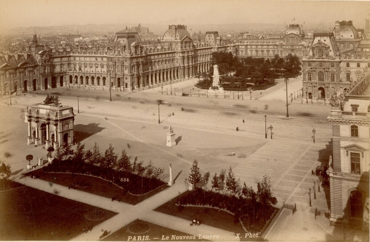 Париж, Лувр