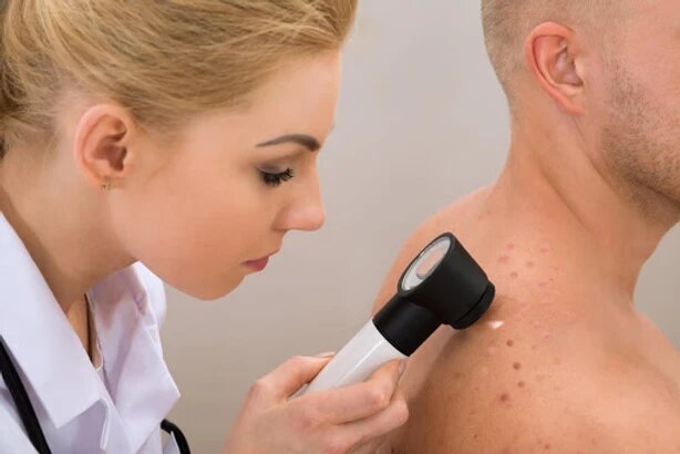 Появление различных высыпаний на коже - повод обратиться к дерматовенерологу