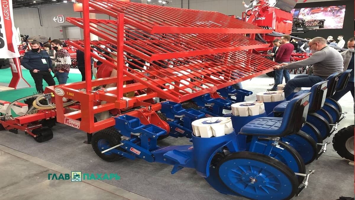 Фото: ГлавПахарь Рассадопосадочная машина Ferari FMAX-4