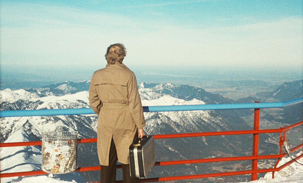 Кадр из фильма "Ложное движение" 