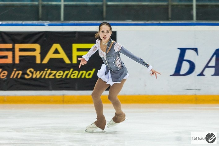 другой бок платья