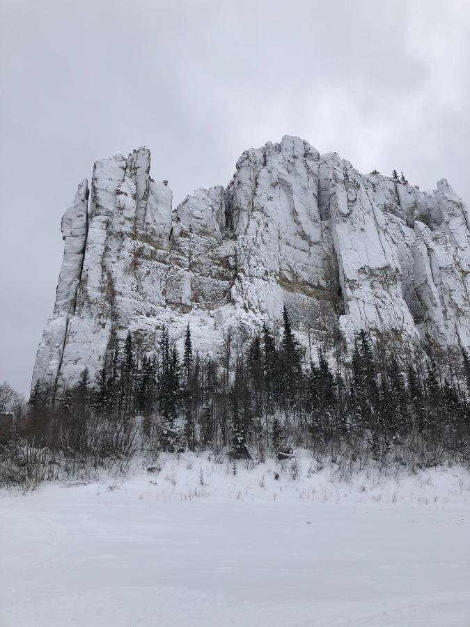 Величайшие Ленские Столбы, нынче есть много туроператоров, их можно найти в инстаграм и по приемлемой цене съездить, если нет своей машины, а если своя машина есть - то пожалуйста, весной дешевле съездить, чем летом, поэтому вперед !