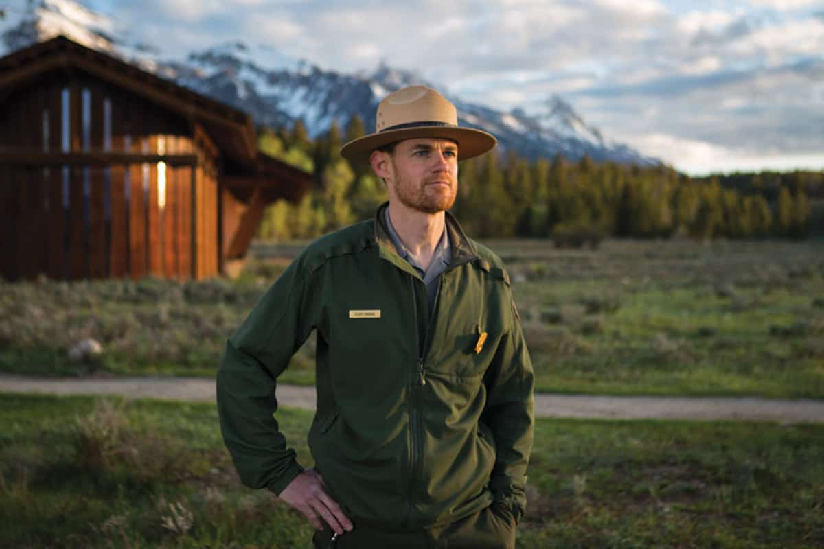 Смотрители леса призваны. National Park Ranger. Рейнджер США лесничий. Рейнджер США Лесник. Park Ranger США.