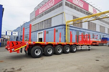 Высокорамный полуприцеп-тяжеловоз "Политранс" с раздвижной рамой 64,5 тонны