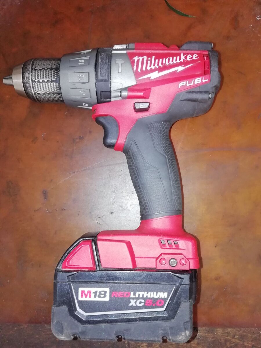 Ударная дрель Milwaukee 2704-20