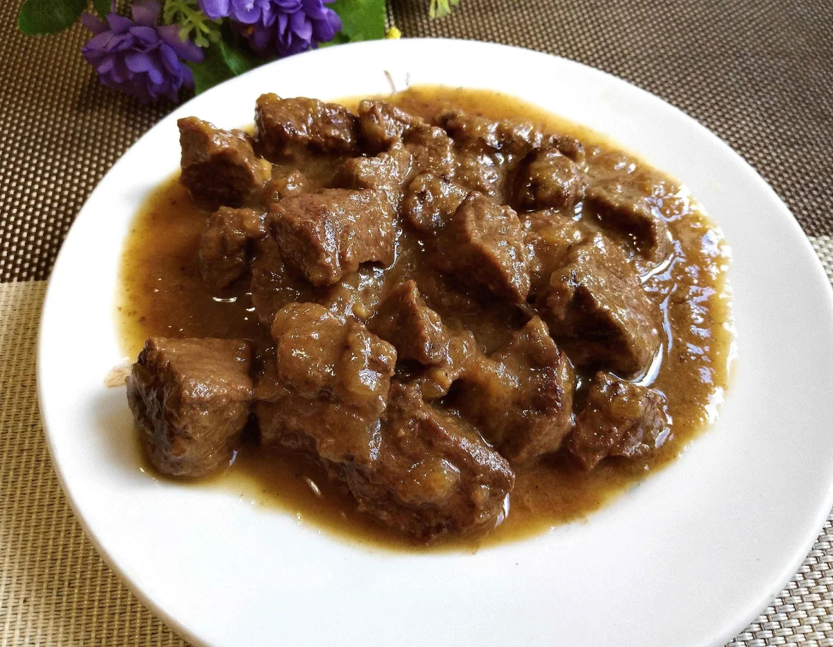 Рассказываю, почему тушеное мясо у моей свекрови получается таким нежным (всего 2 секрета)
