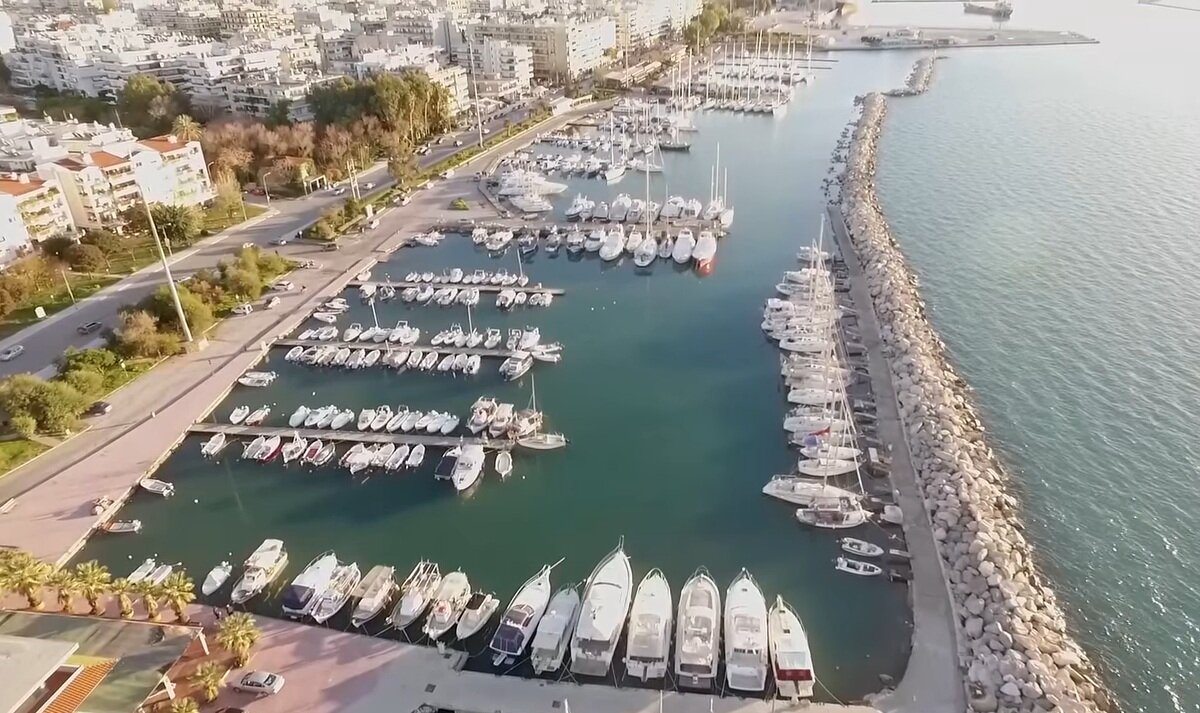 Порт и набережная города Патры