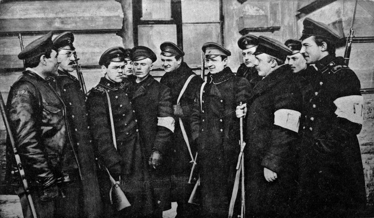 Студенты-милиционеры после февральской революции, в марте 1917 года / Государственный музей политической истории России, Санкт-Петербург