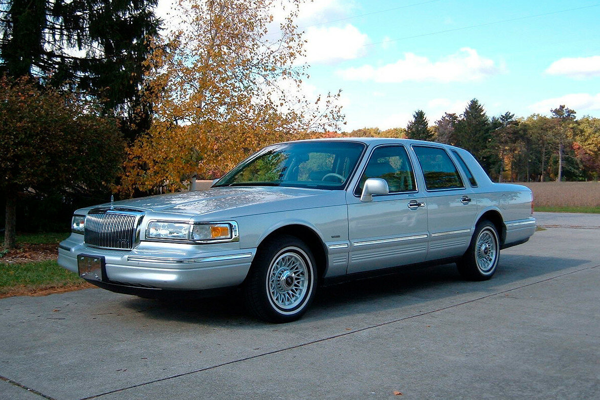 Таун кар. Линкольн Таун кар 1997. Линкольн Town car 1997. Lincoln Town car. Линкольн Таун кар 2.