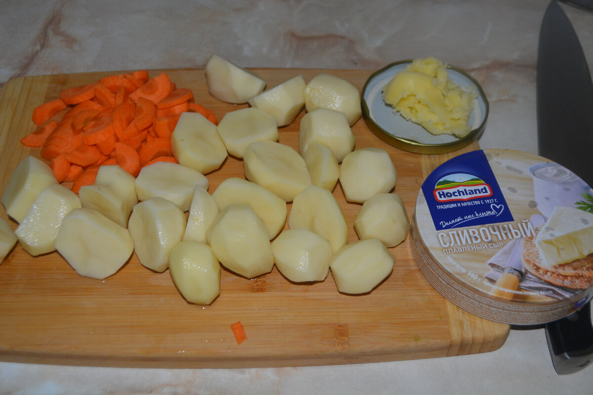 Тушёная картошка с мясом, добавляем плавленый сырок и получаем новое блюдо