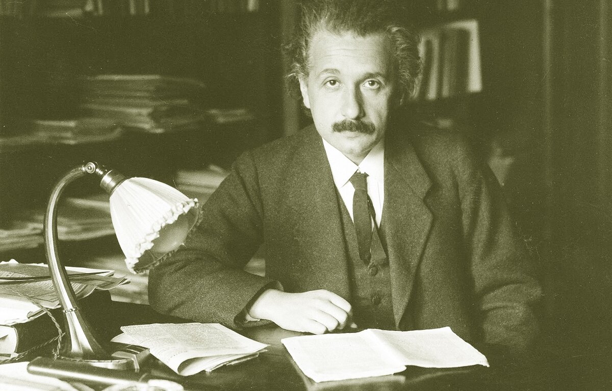 Кабинет эйнштейна. Эйнштейн фото из жизни. Albert einstein university. Albert einstein university. Ученые 20 века.