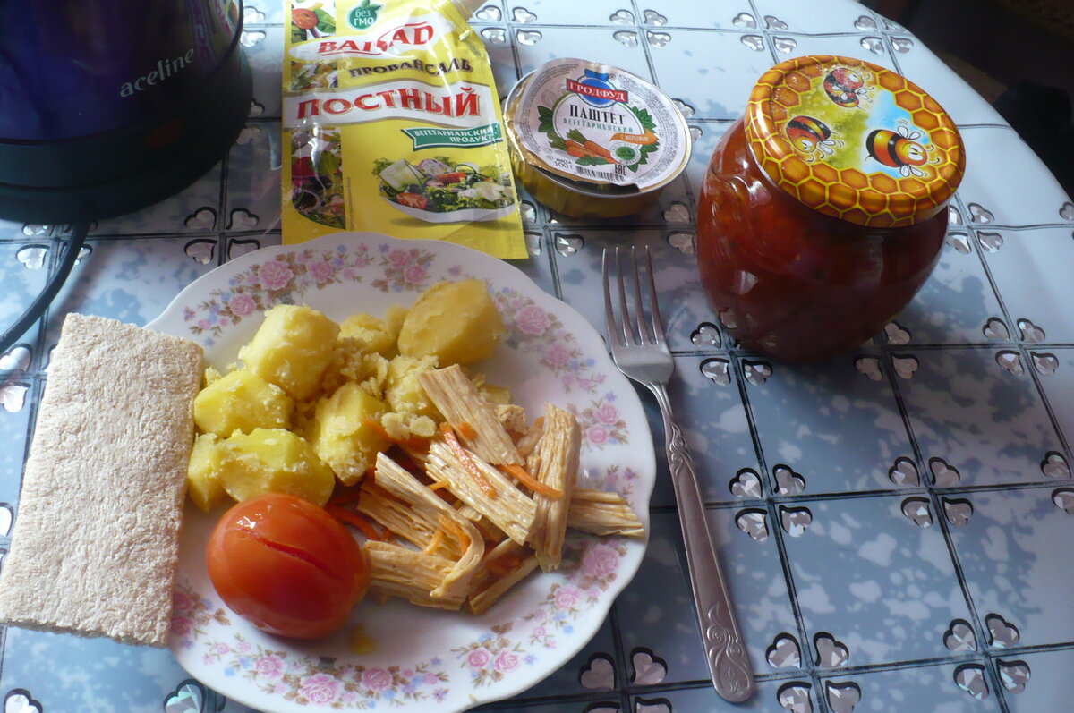 Постный провансаль к картошечке со спаржей очень подошел, хотя можно было и с аджикой есть. Фото автора блога