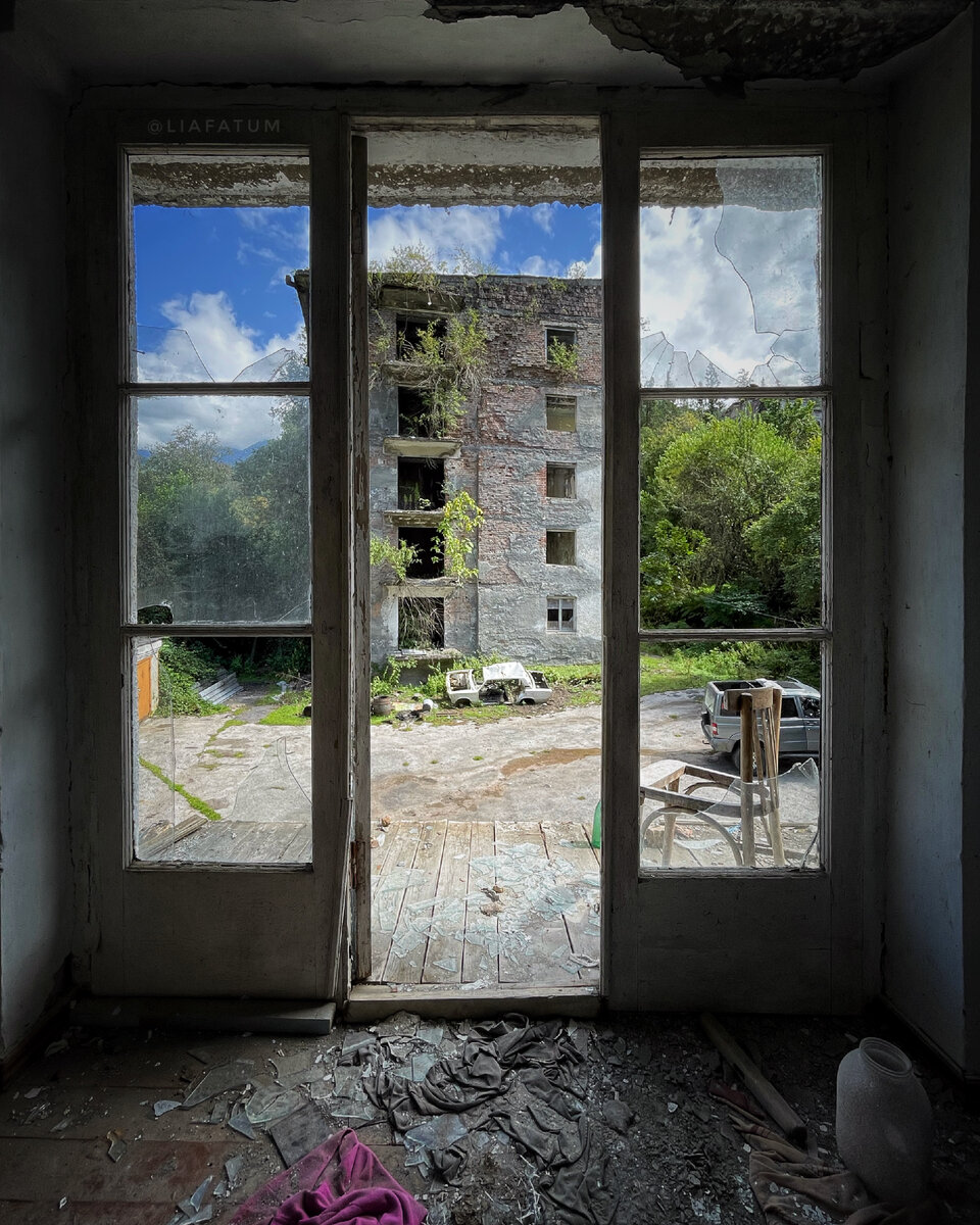 Вид с «балкона» 3-го этажа