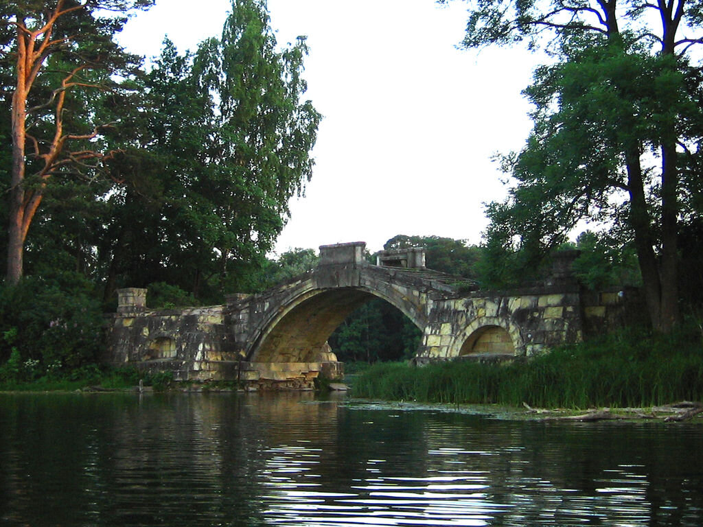 Горбатый мост в Гатчине, построенный Захаровым