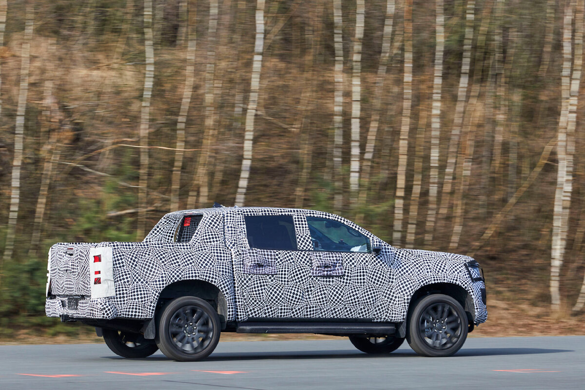 Volkswagen Amarok: цифровые снимки в таком ракурсе позволяют точно вычислить габариты.