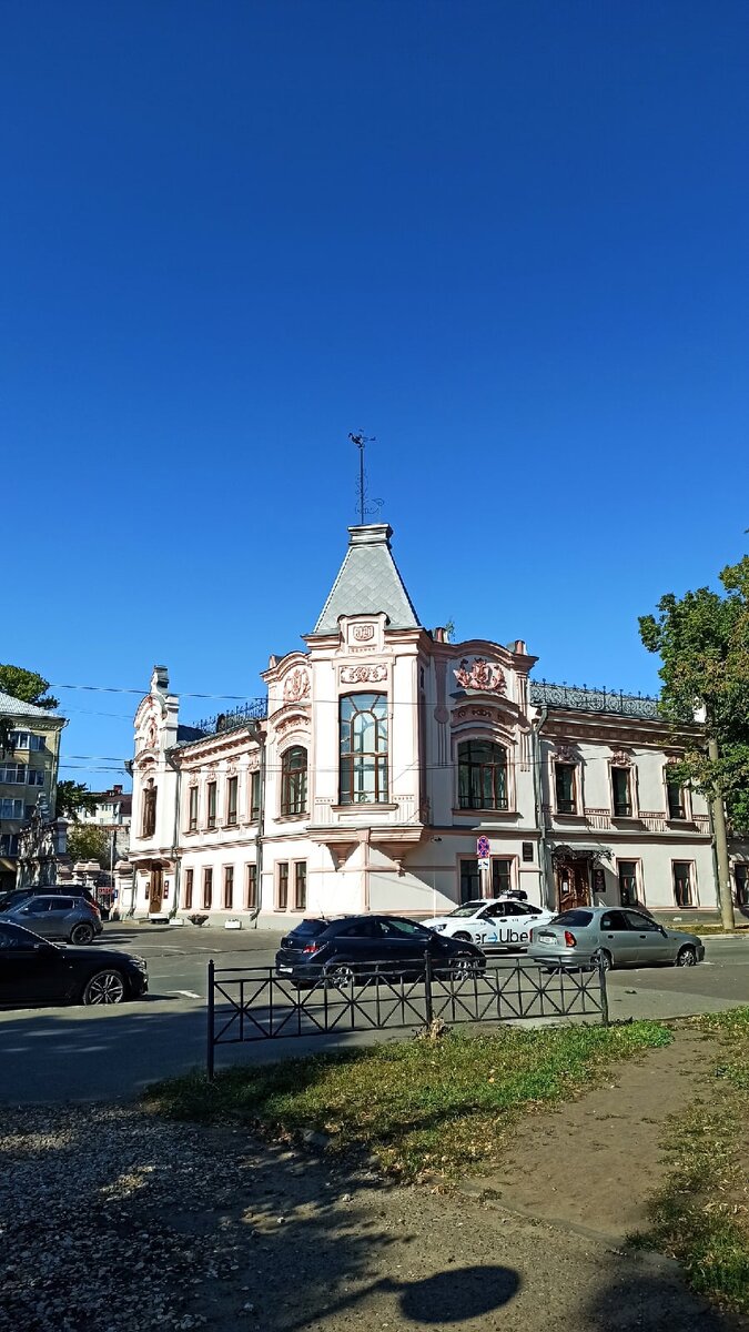 усадьба Апанаевых XIXв – ныне городская поликлиника