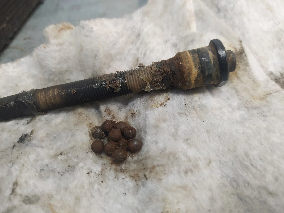 Ось велосипеда, это та часть колёса которая крепится к раме