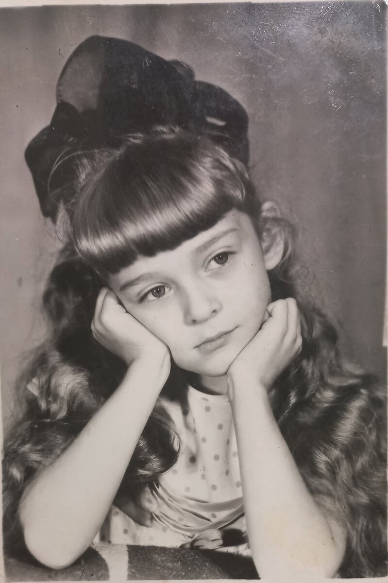 это я. в тот первый день рождения, организованный мамой в мои пять лет