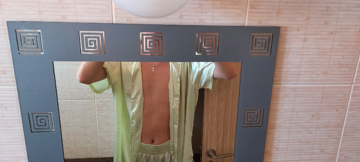 Вот так я себя вижу😀
Даже перевесить не вариант, ведь и лампа повешена низко